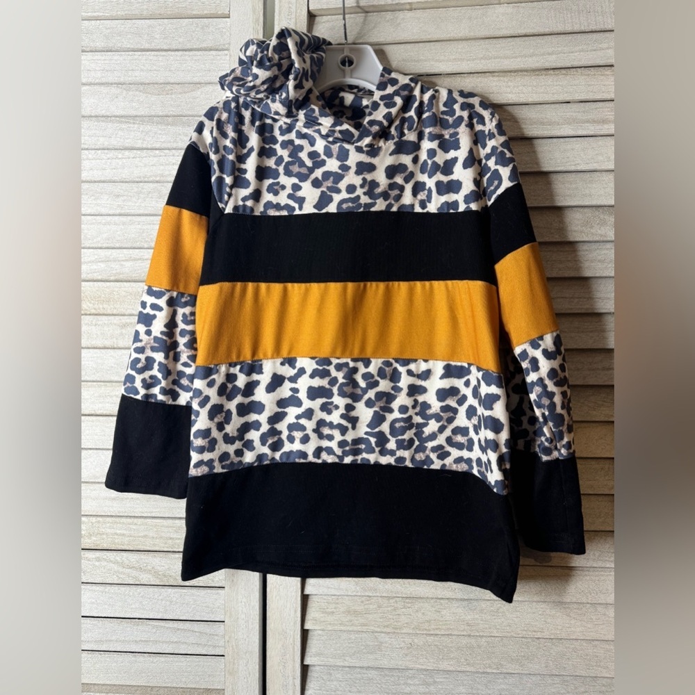 Adorable Sweetness. Great Condition. Size 7/8 Leopard Stripe Hoodie